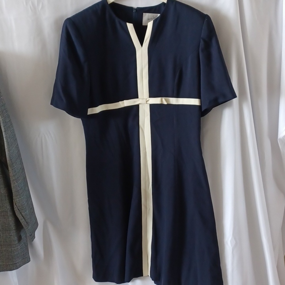Vintage Jacqueline Ferrar Sheath Dress. Navy with Cream trim, lined